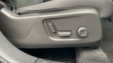 Volvo XC40 2.0 B4P Ultimate Dark 5dr Auto Petrol Estate